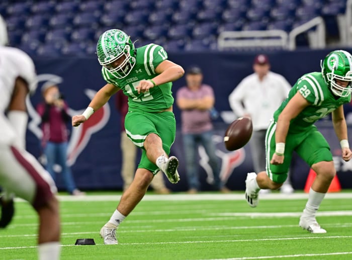 Silsbee vs Cuero December 2, 2022 Photo-Tom Dendy57